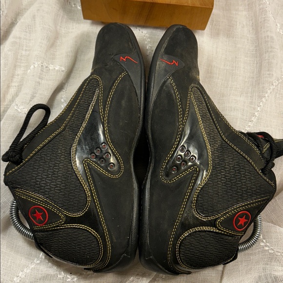 Converse high top athletic shoes Dwayne Wade 1h 07 02 - Picture 10 of 15